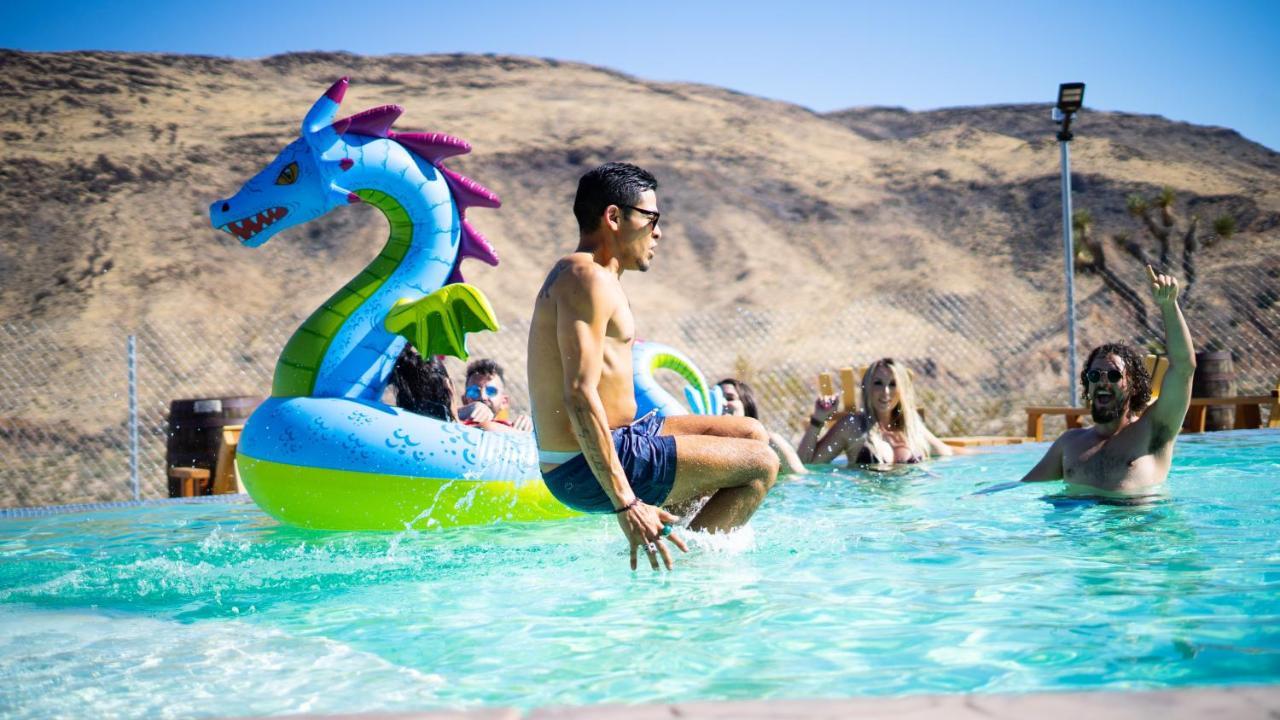 Wind Hill Hotel Yucca Valley Bagian luar foto