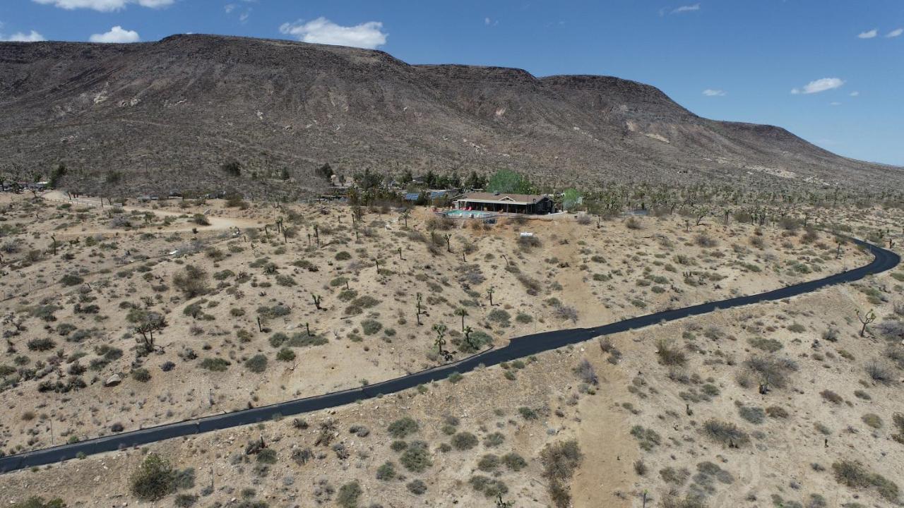 Wind Hill Hotel Yucca Valley Bagian luar foto