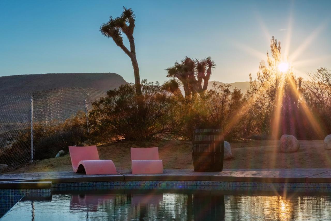 Wind Hill Hotel Yucca Valley Bagian luar foto