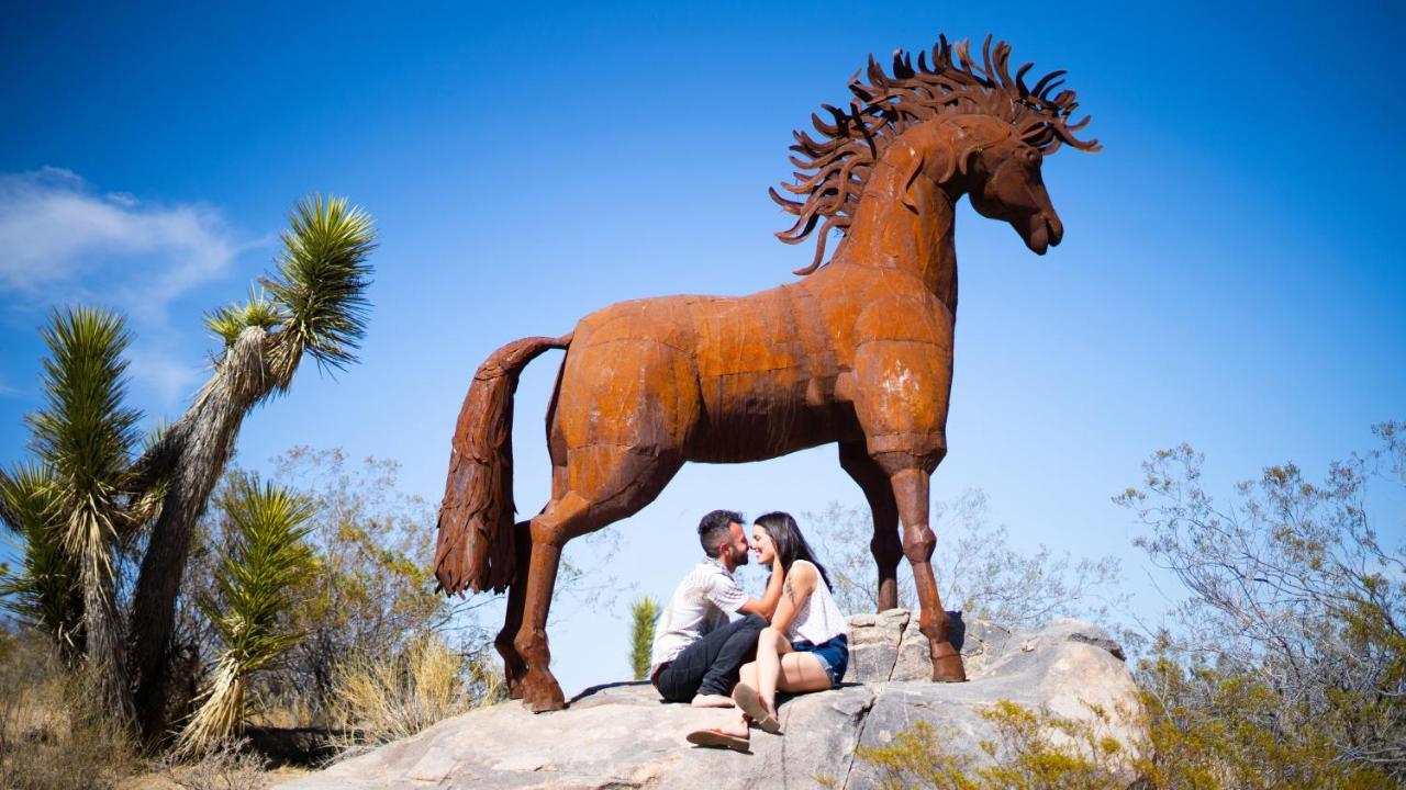 Wind Hill Hotel Yucca Valley Bagian luar foto