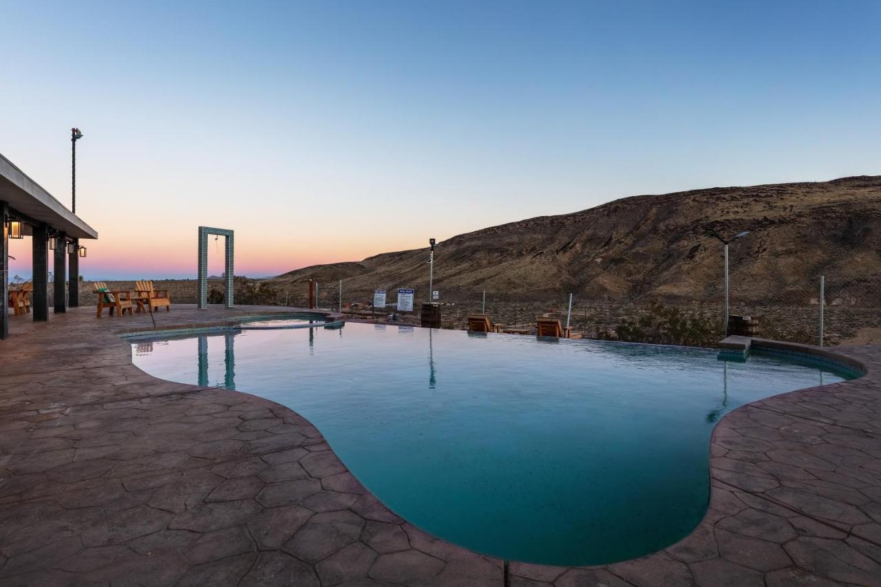 Wind Hill Hotel Yucca Valley Bagian luar foto
