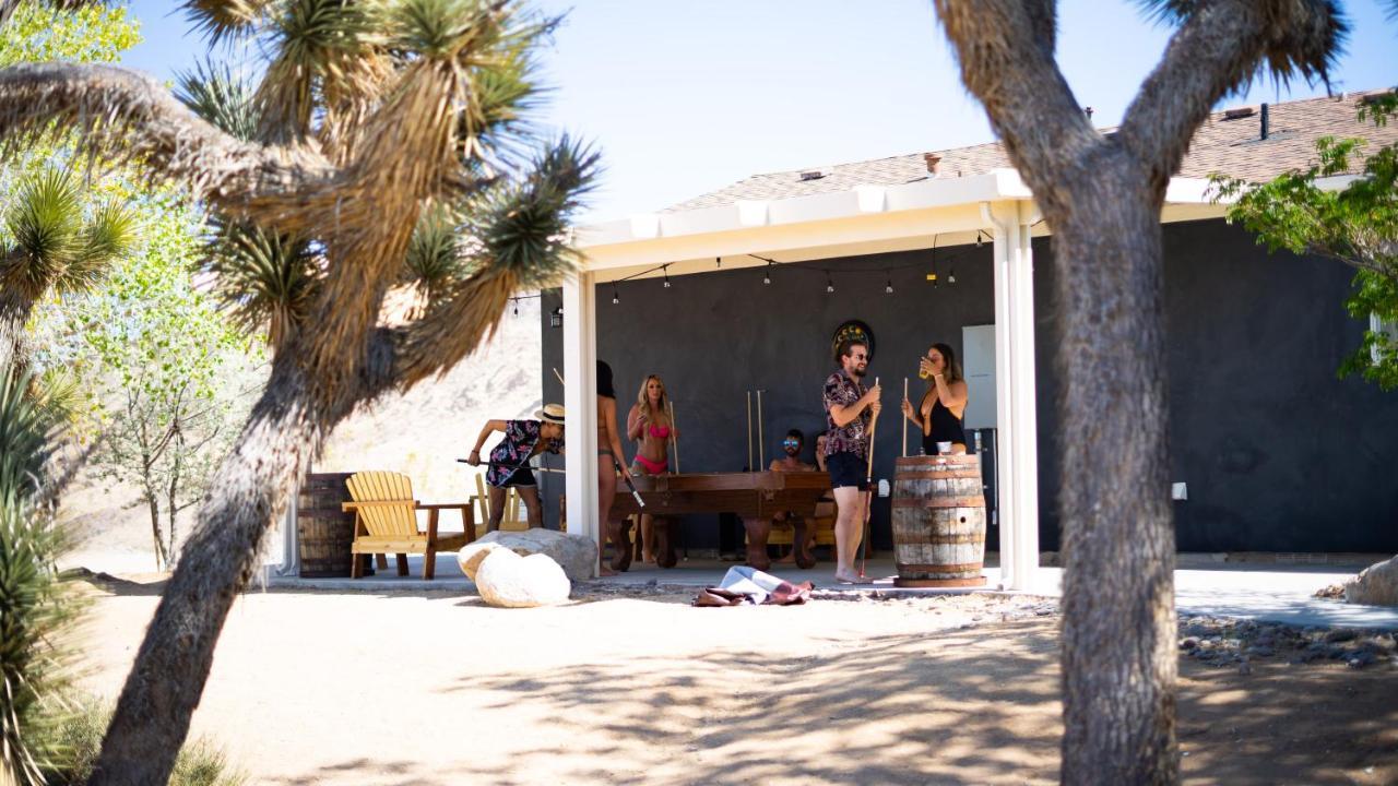 Wind Hill Hotel Yucca Valley Bagian luar foto
